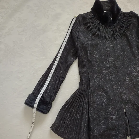 Lindi victorian faux fur jacquard pleats jacket zip front